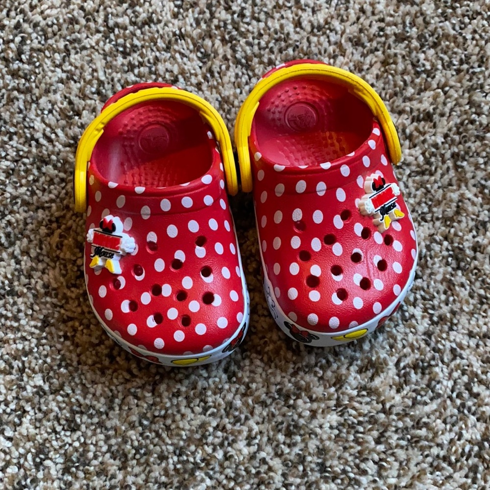 Infant Crocs size 4